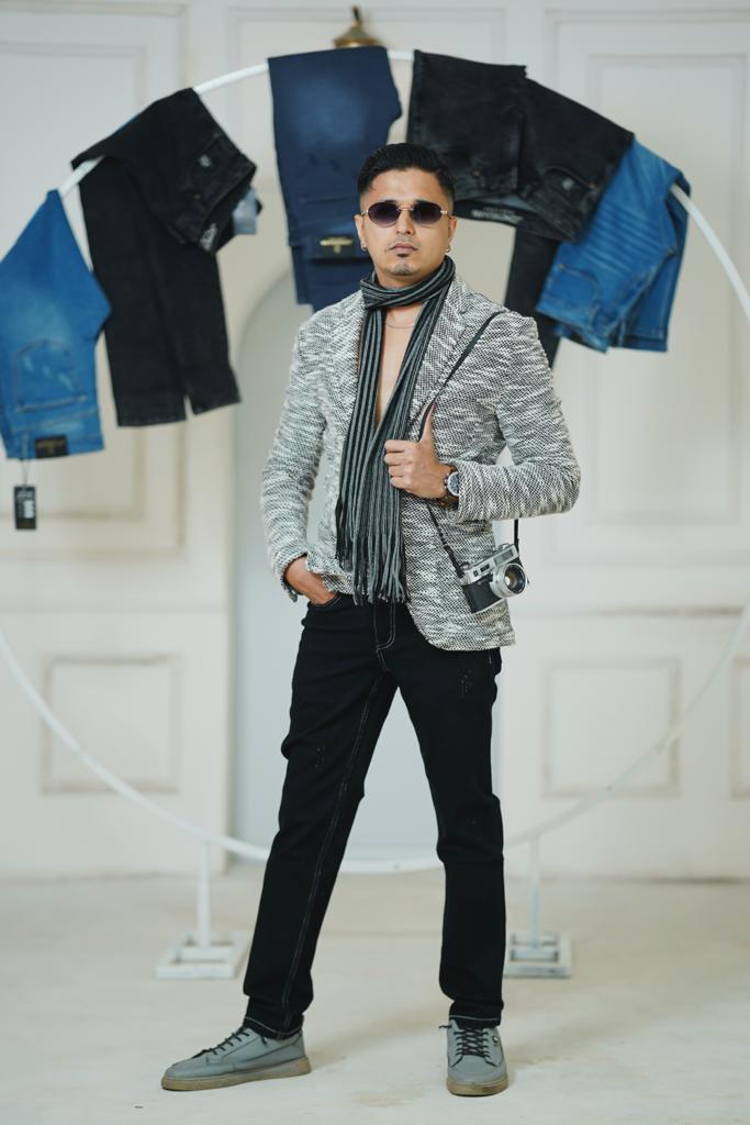 Black Tapered washed Jeans with white Thread--001
