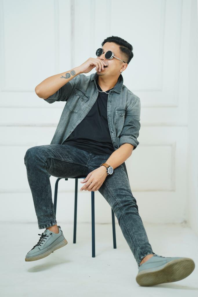 Stretchable Washed Tapered Black Grey finish Jeans--002