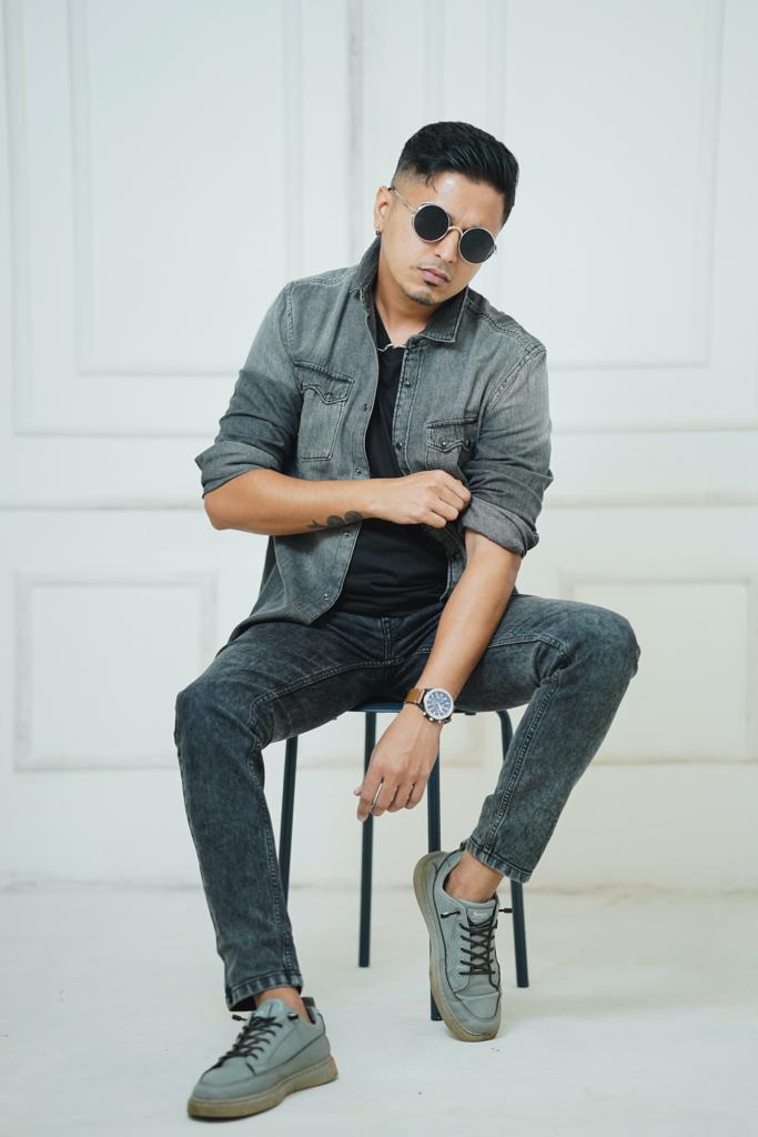 Stretchable Washed Tapered Black Grey finish Jeans--002
