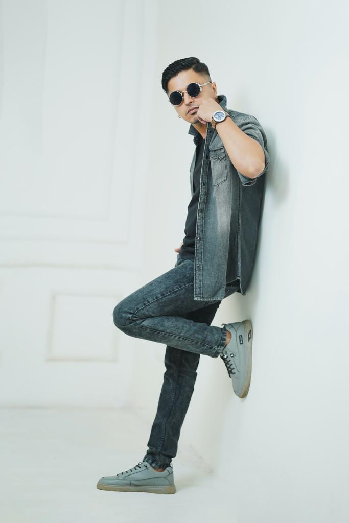 Stretchable Washed Tapered Black Grey finish Jeans--002