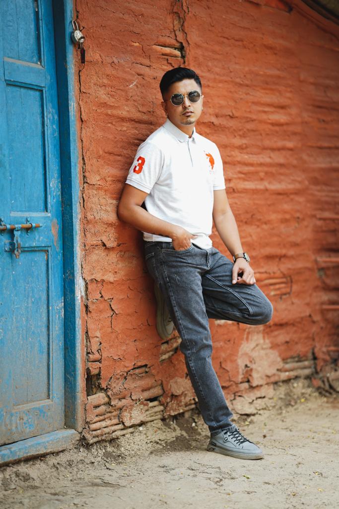 Grey light Stretchable Washed Tapered jeans--004