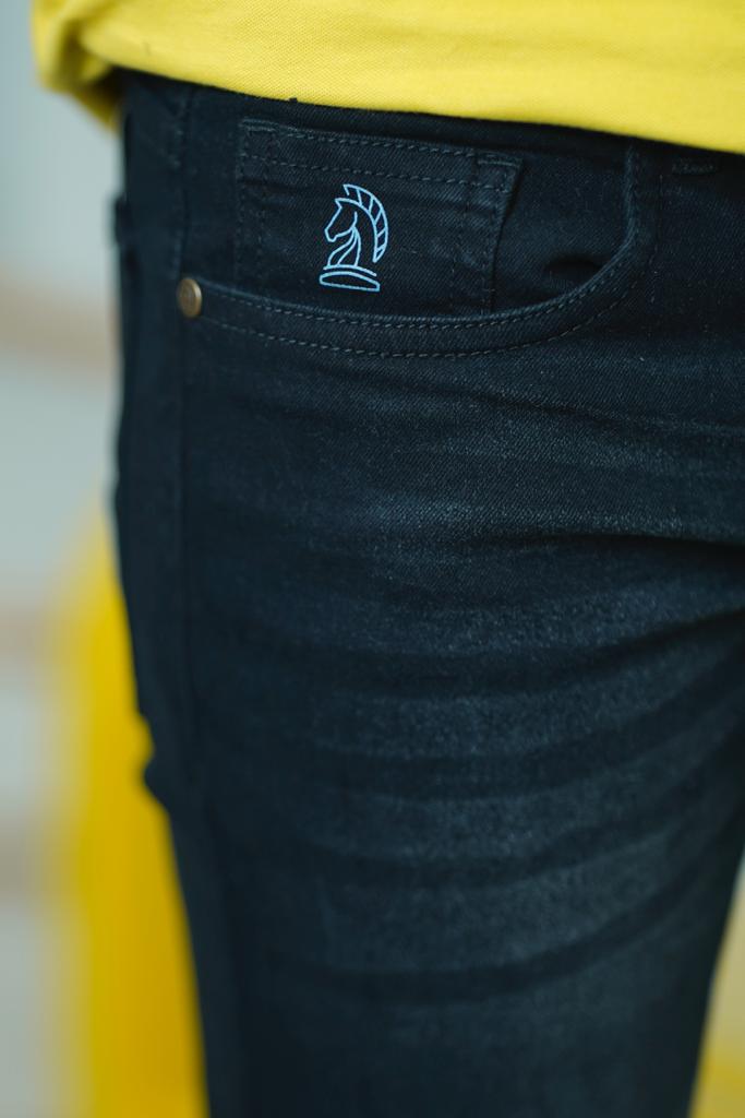 Stretchable Zed Black Washed Tapered jeans--003