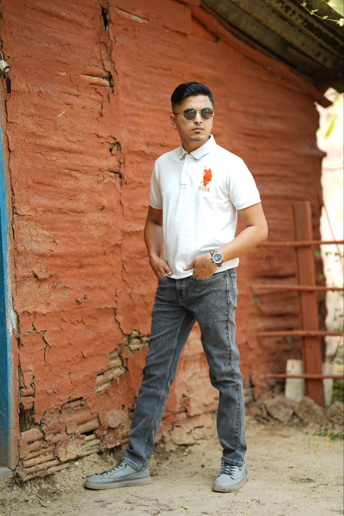 Grey light Stretchable Washed Tapered jeans--004