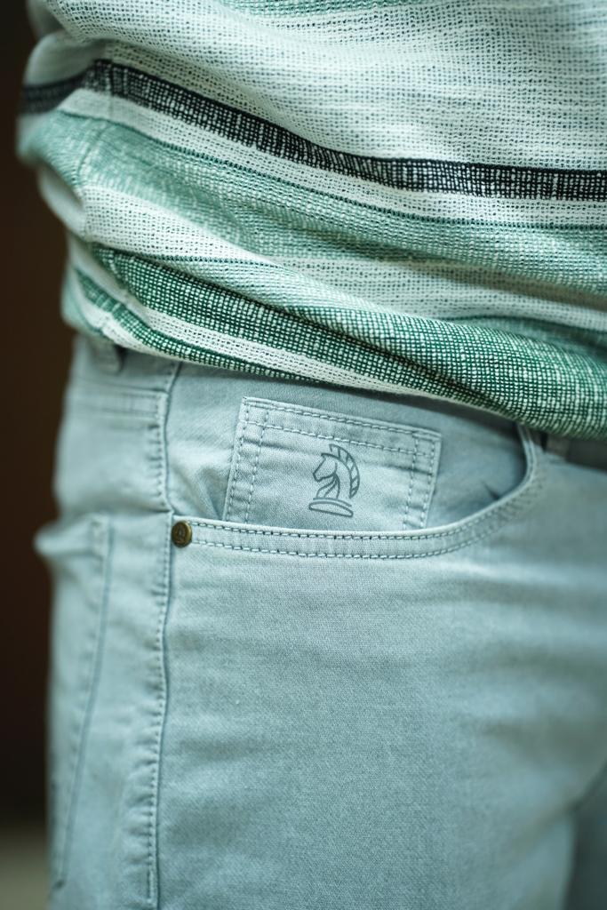 Stretchable Washed Tapered jeans-0010