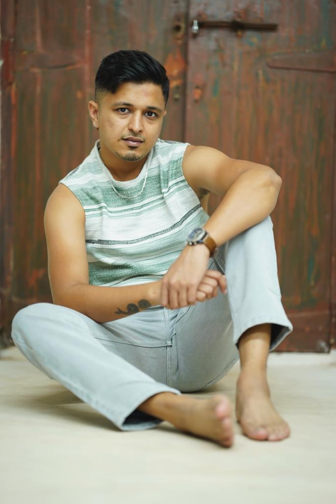 Stretchable Washed Tapered jeans-0010